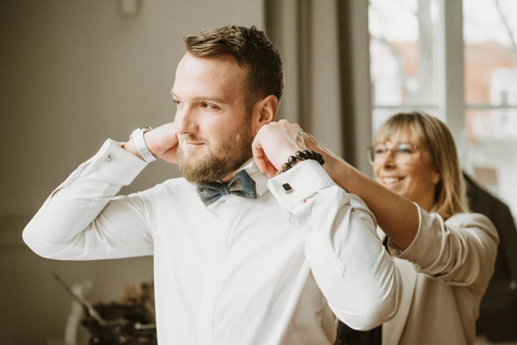 Zeremonienmeisterin bei einer Scheunenhochzeit