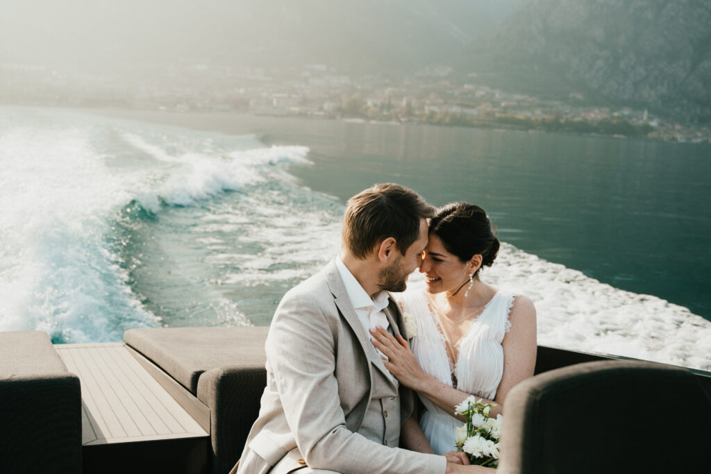 Hochzeitsplanerin für Berlin und Brandenburg organisiert Hochzeit auf Boot am Gardasee